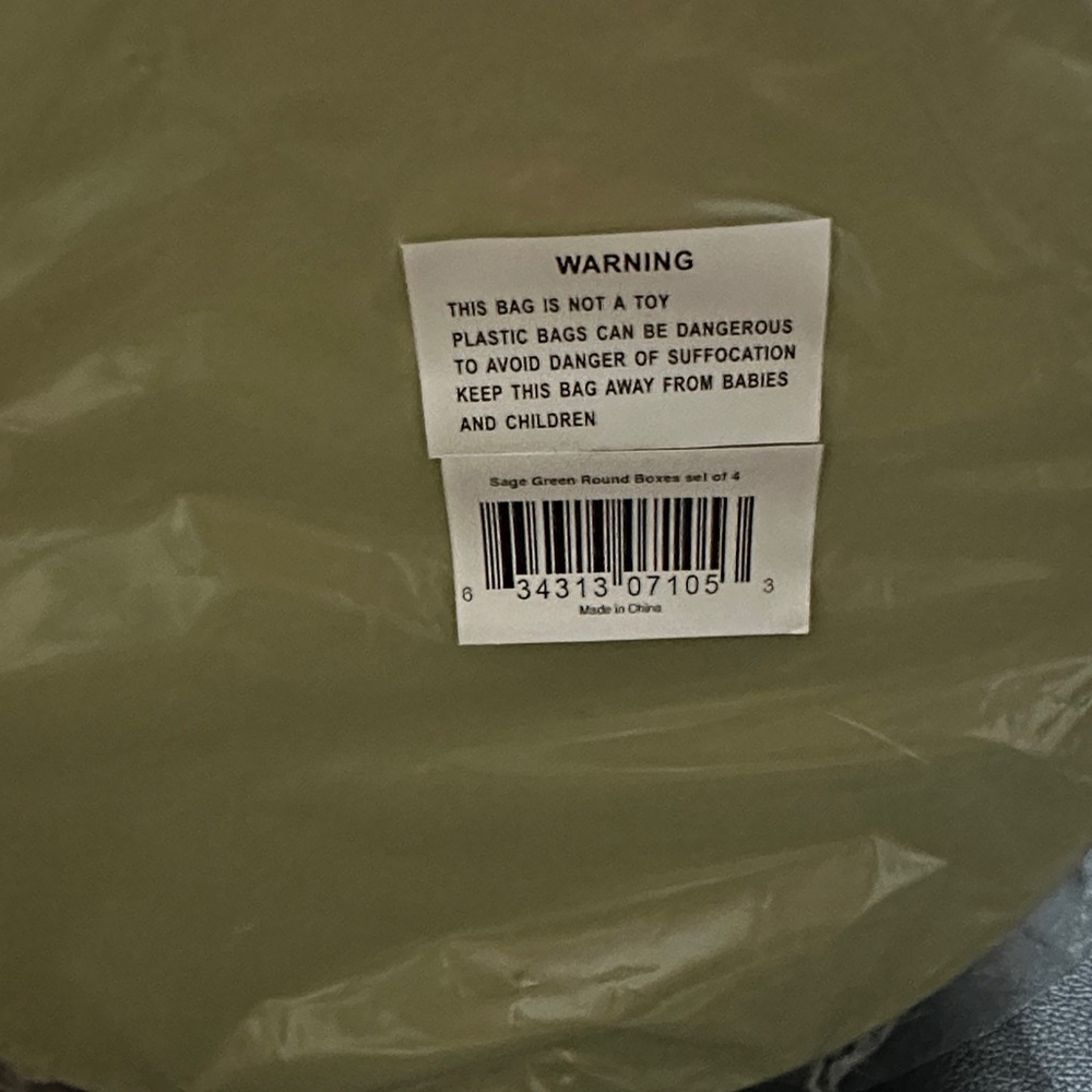 Green Round Container - Picture 2 of 4